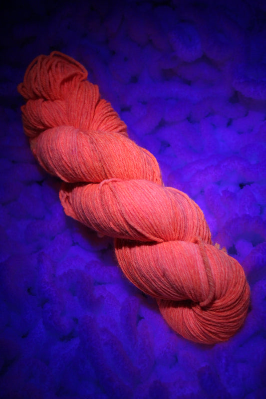 Fluoriszierend Rot